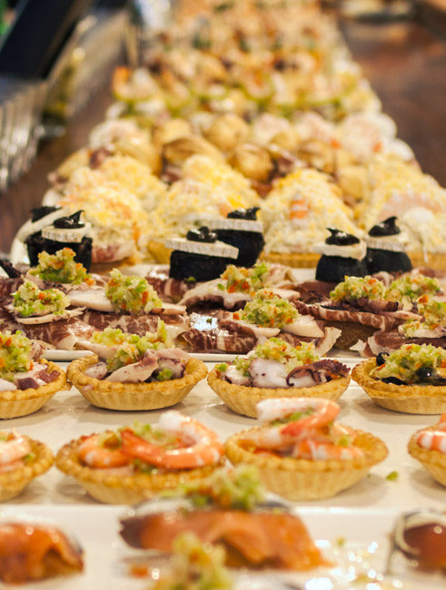 Baskische Kochkunst, Bar mit Pintxos pinchos, pintxos, Baskische Kochkunst, Baskische Gastronomie