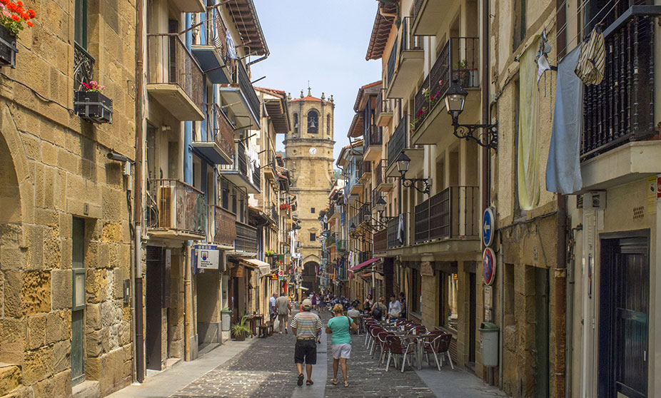 Nagusia Kalea - main street in Getaria