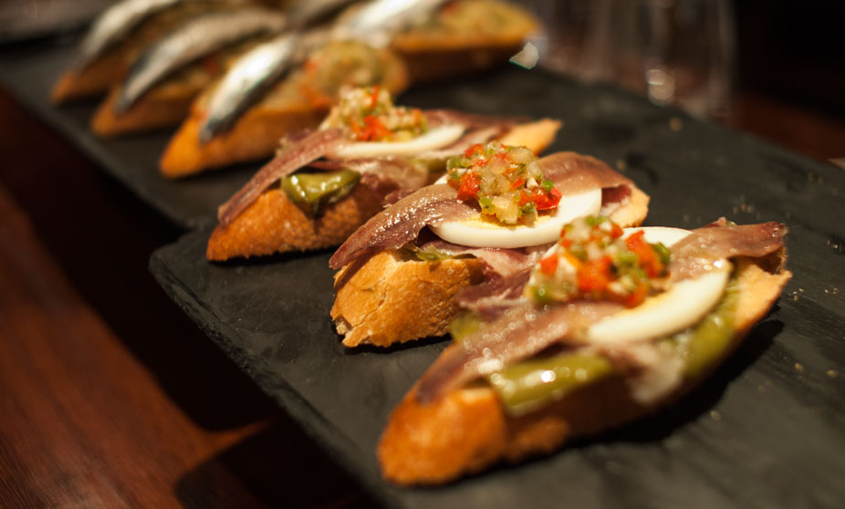 Pintxo dans la vieille ville de Saint-Sébastien, Pays Basque