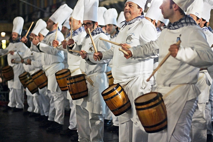 Tamborrada - cooks playing the drums